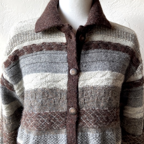 Vintage 100% Shetland Wool
Collared button up Sweater L - Picture 3 of 10